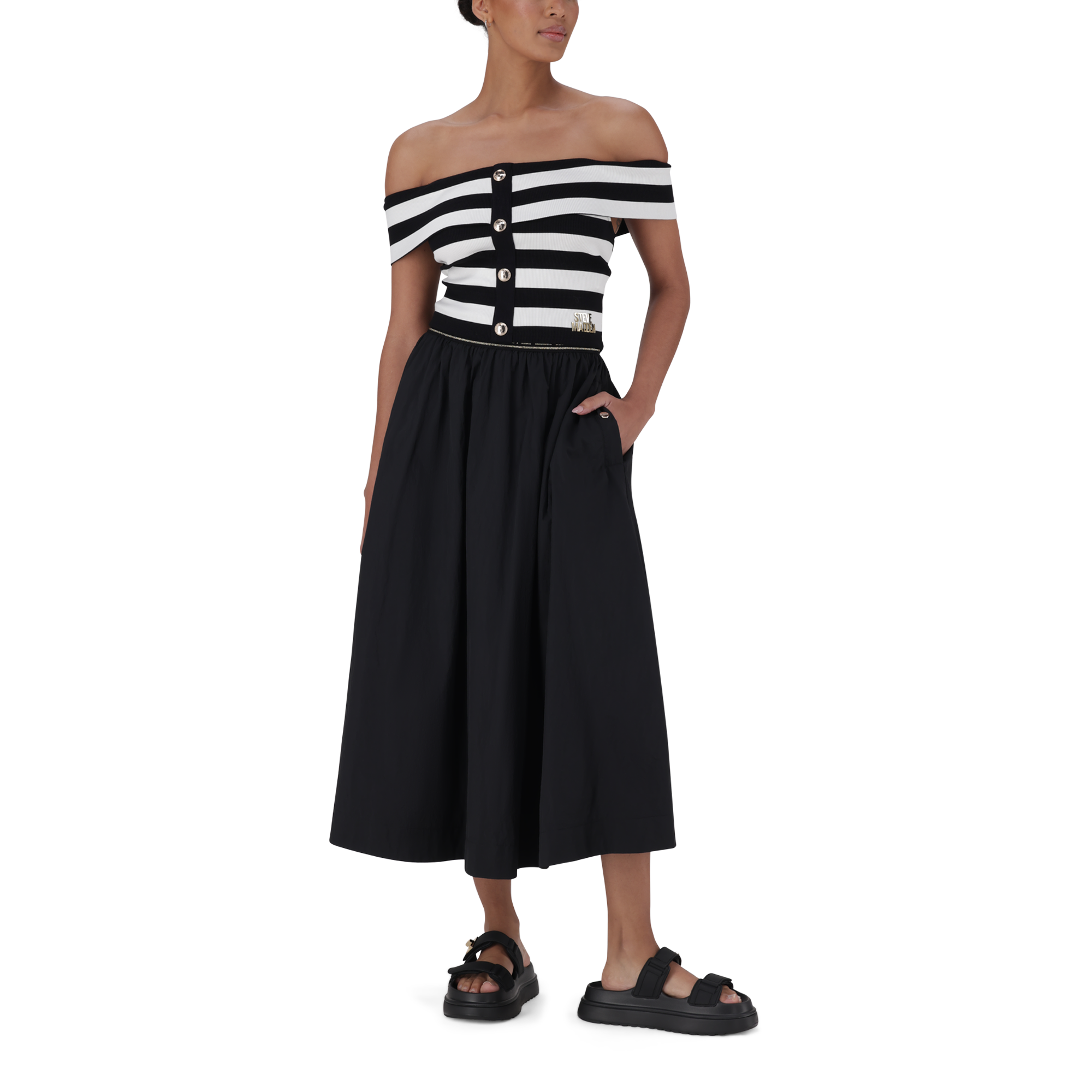 FAE BLACK FLARE SKIRT